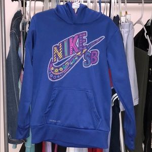 Nike cute pullover. girls with pockets sized 8-10